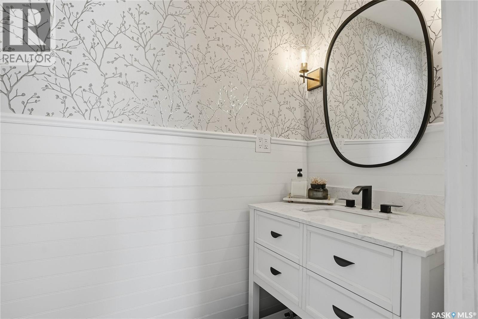 1033 9Th Street E, Saskatoon, SK - Indoor Photo Showing Bathroom