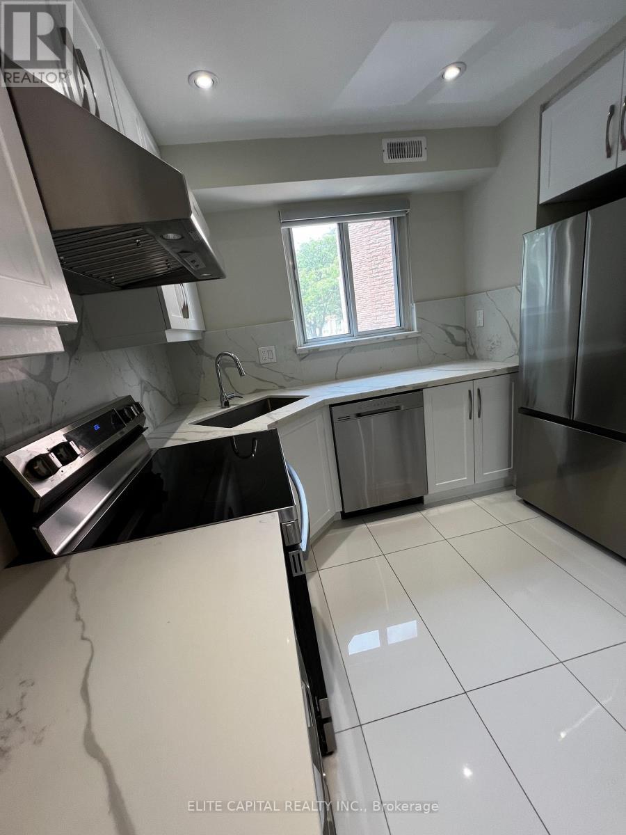 74 Thimble Berryway, Toronto, ON - Indoor Photo Showing Kitchen