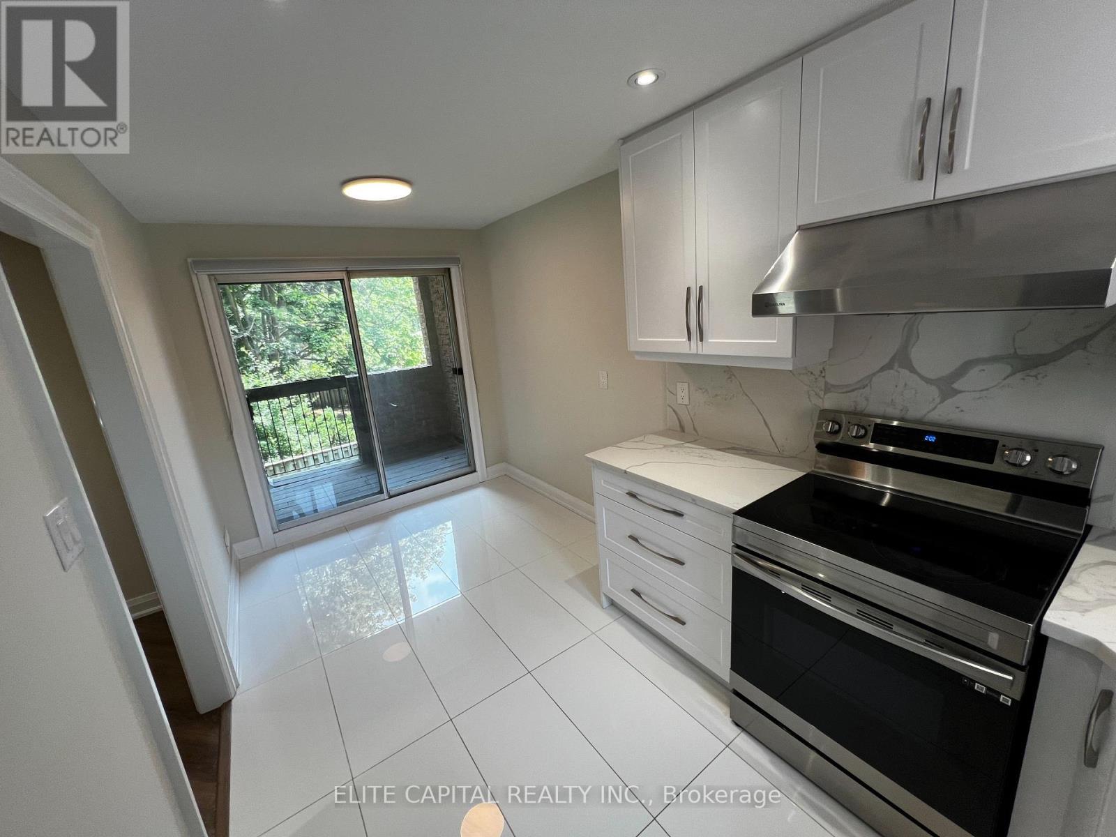 74 Thimble Berryway, Toronto, ON - Indoor Photo Showing Kitchen