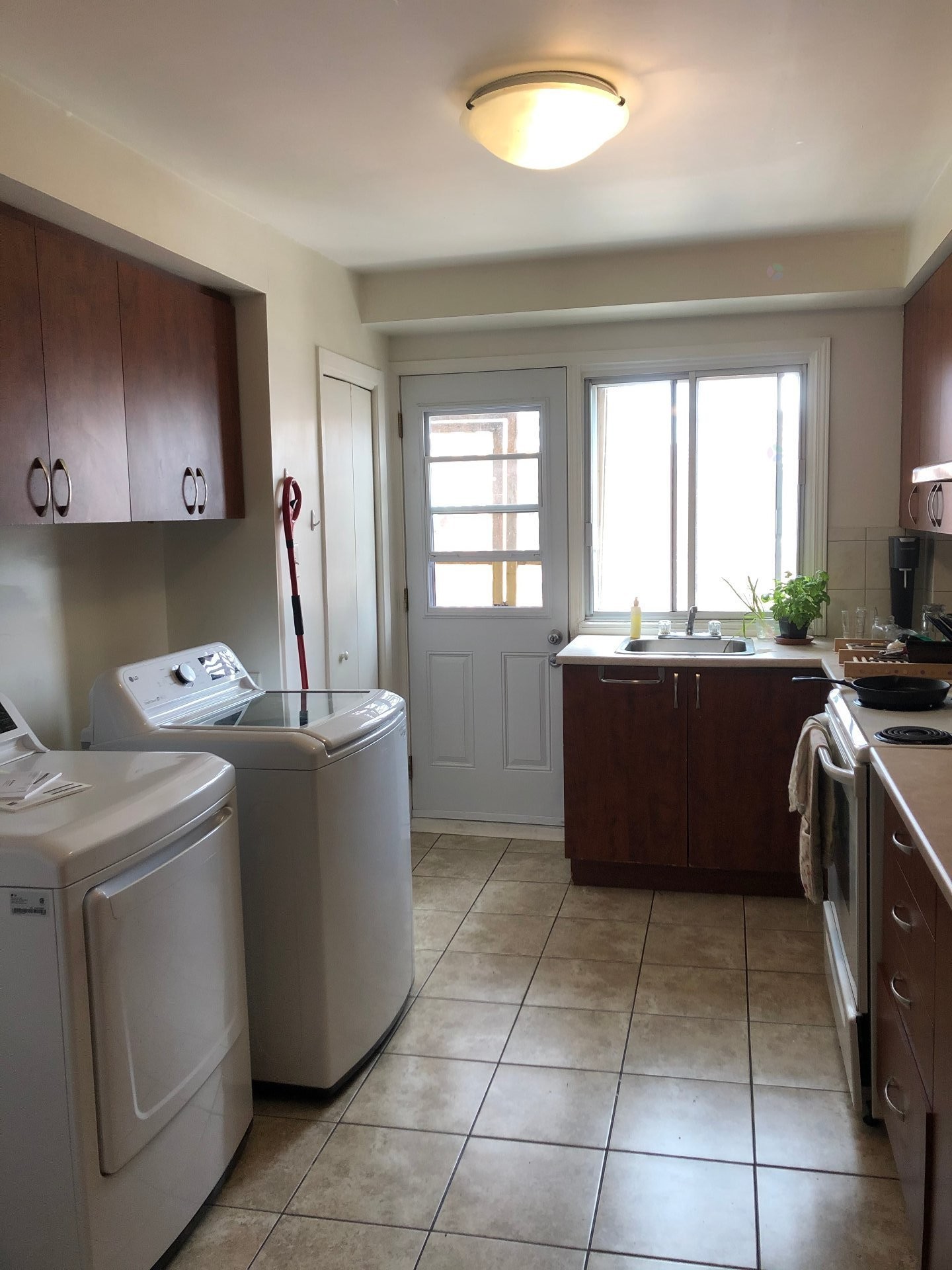 Kitchen - 4-6981 Av. D'Outremont, Montréal (Villeray/Saint-Michel/Parc-Extension), QC - Indoor Photo Showing Laundry Room