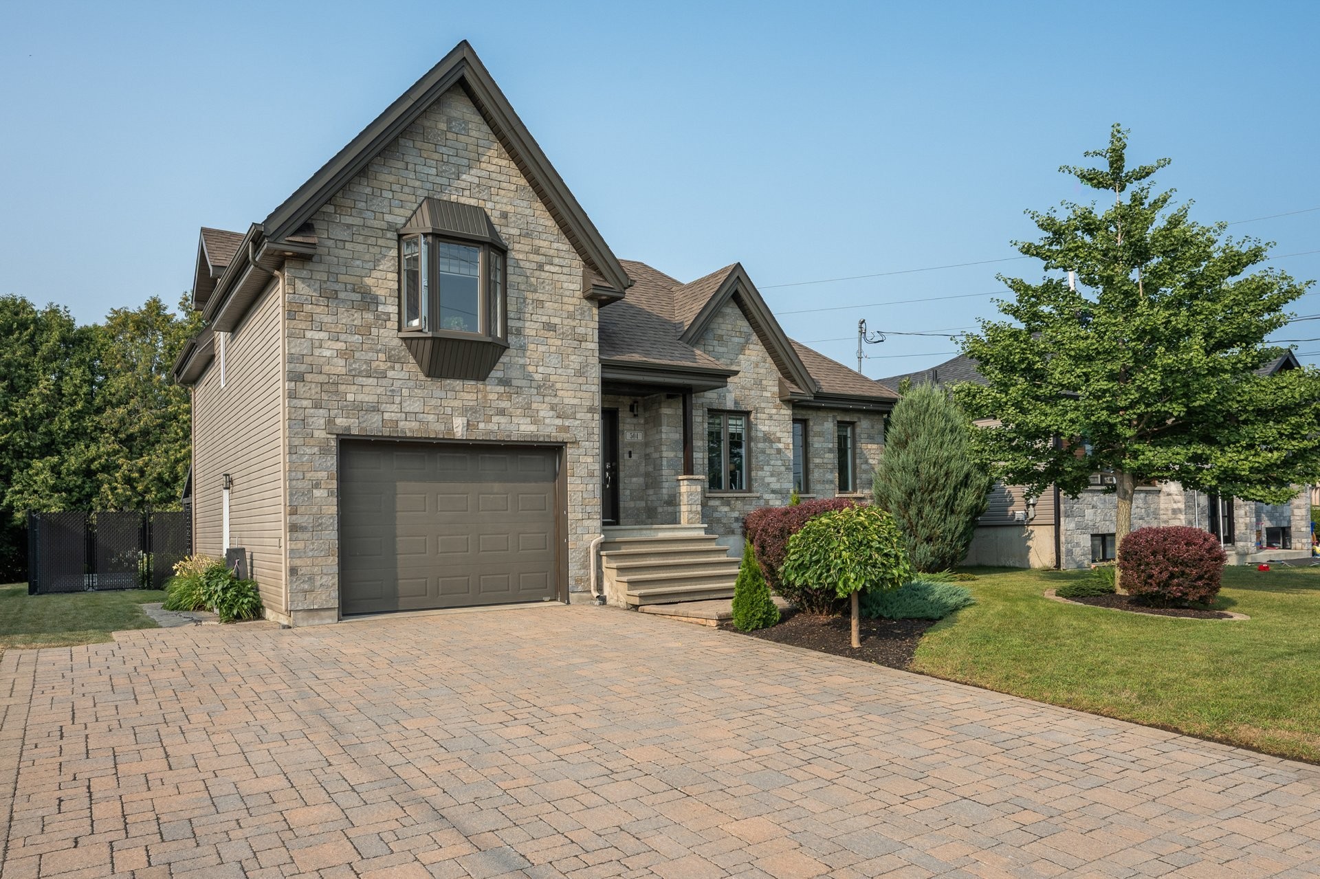 Front of Structure - 504 Rue Larose, Saint-Césaire, QC - Outdoor With Facade
