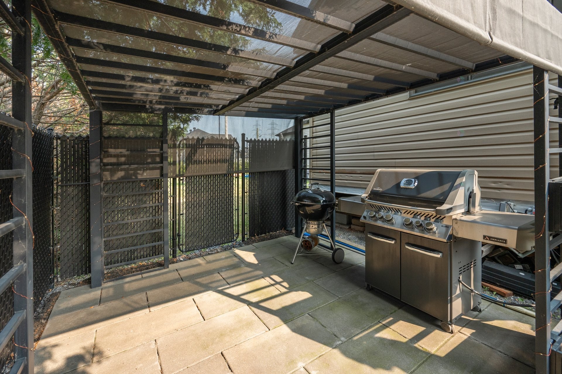 Courtyard - 504 Rue Larose, Saint-Césaire, QC - Outdoor With Exterior