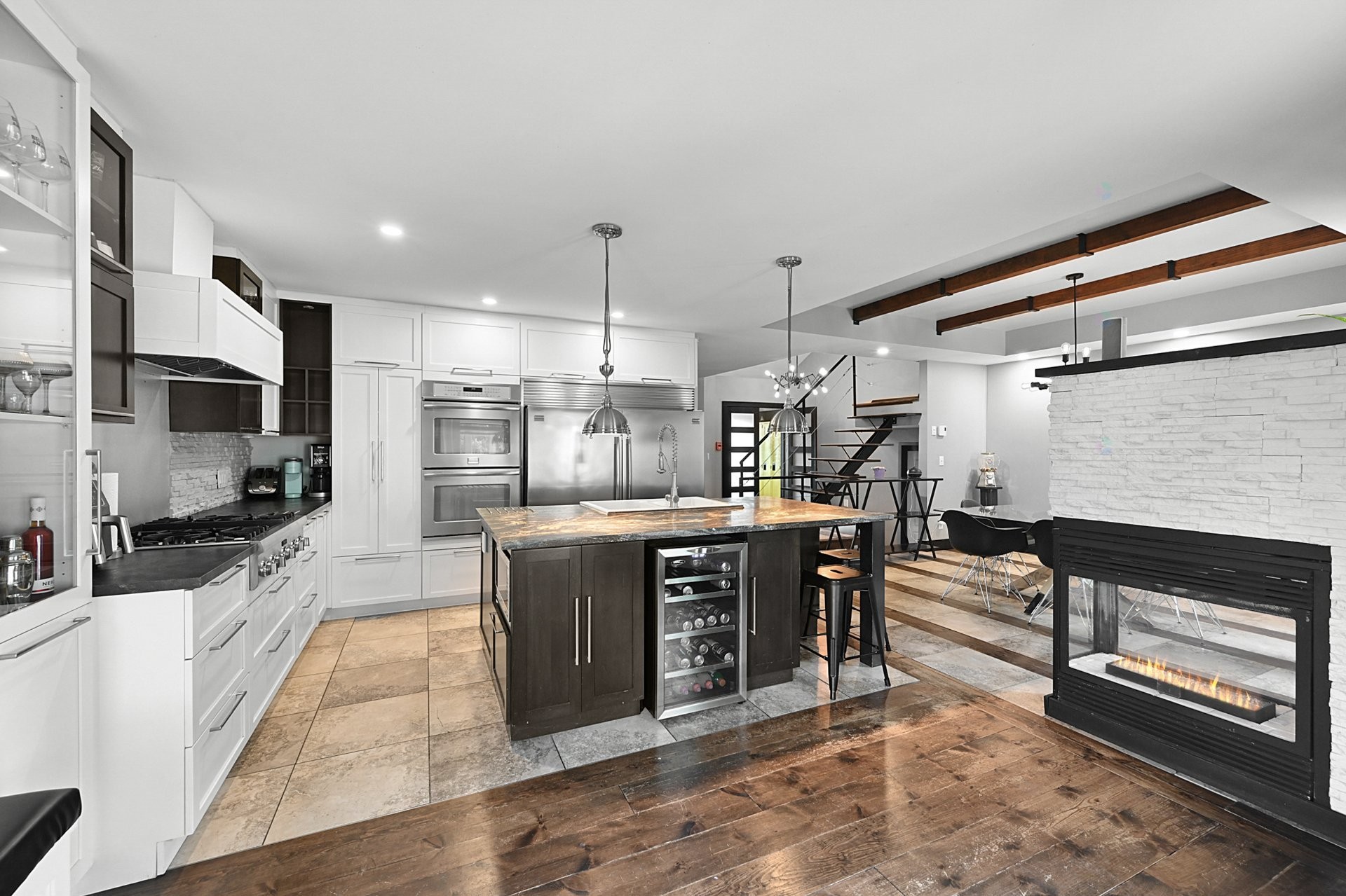 Kitchen - 504 Rue Larose, Saint-Césaire, QC - Indoor Photo Showing Kitchen With Upgraded Kitchen