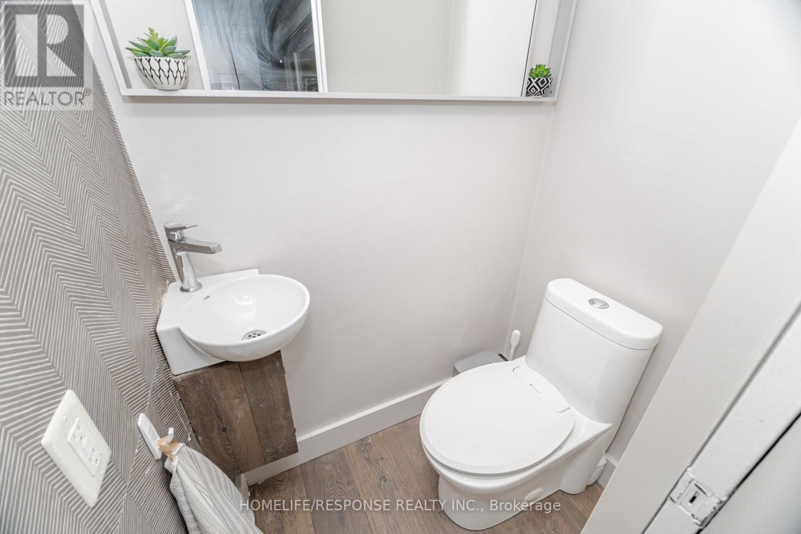 5011 Spruce Avenue, Burlington, ON - Indoor Photo Showing Bathroom