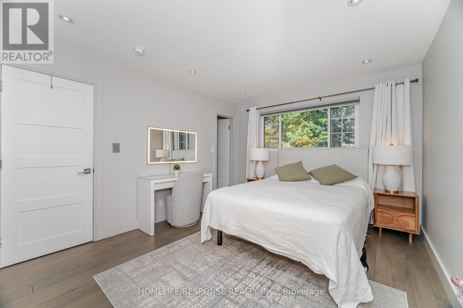 5011 Spruce Avenue, Burlington, ON - Indoor Photo Showing Bedroom