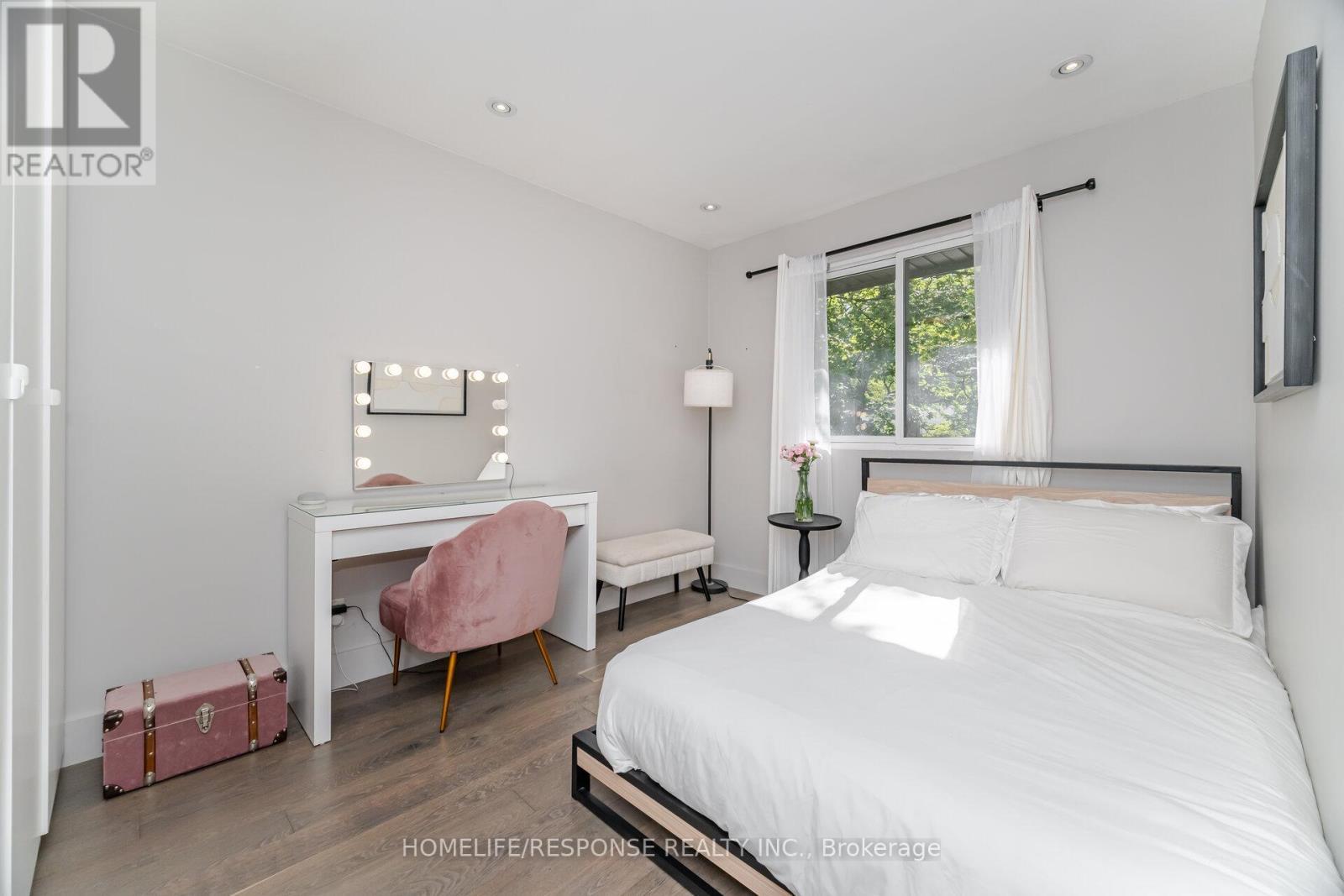 5011 Spruce Avenue, Burlington, ON - Indoor Photo Showing Bedroom
