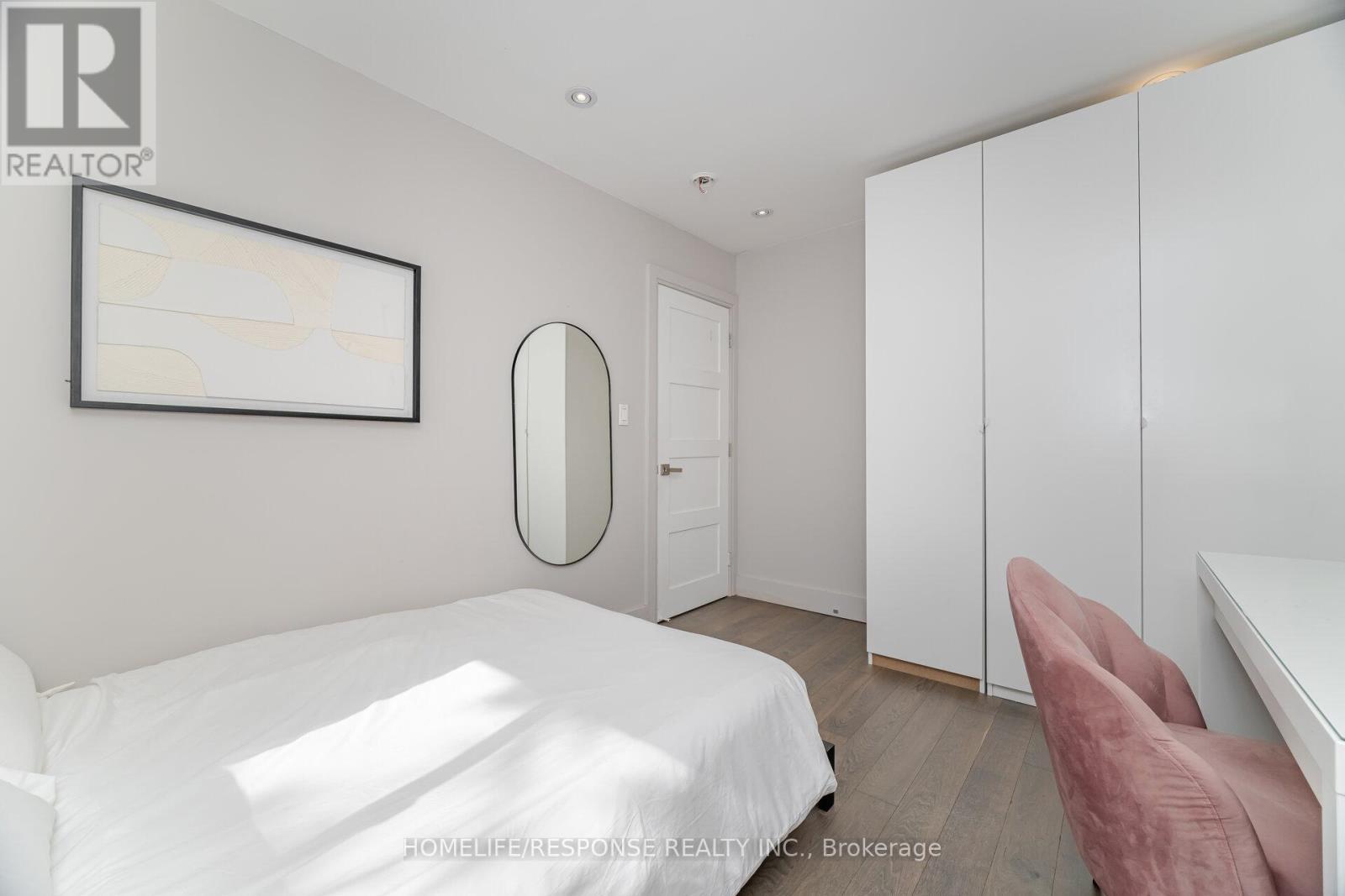 5011 Spruce Avenue, Burlington, ON - Indoor Photo Showing Bedroom