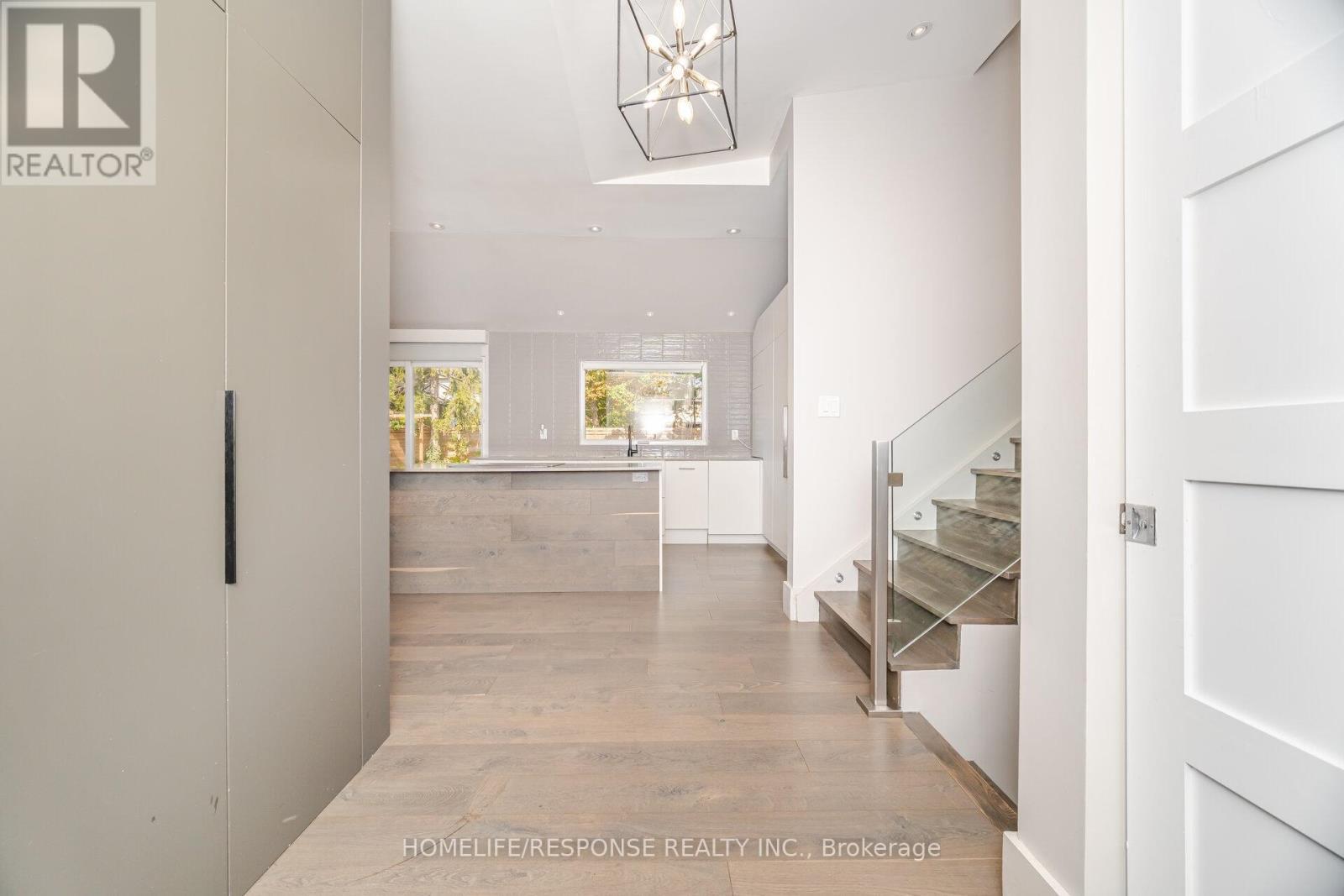 5011 Spruce Avenue, Burlington, ON - Indoor Photo Showing Other Room