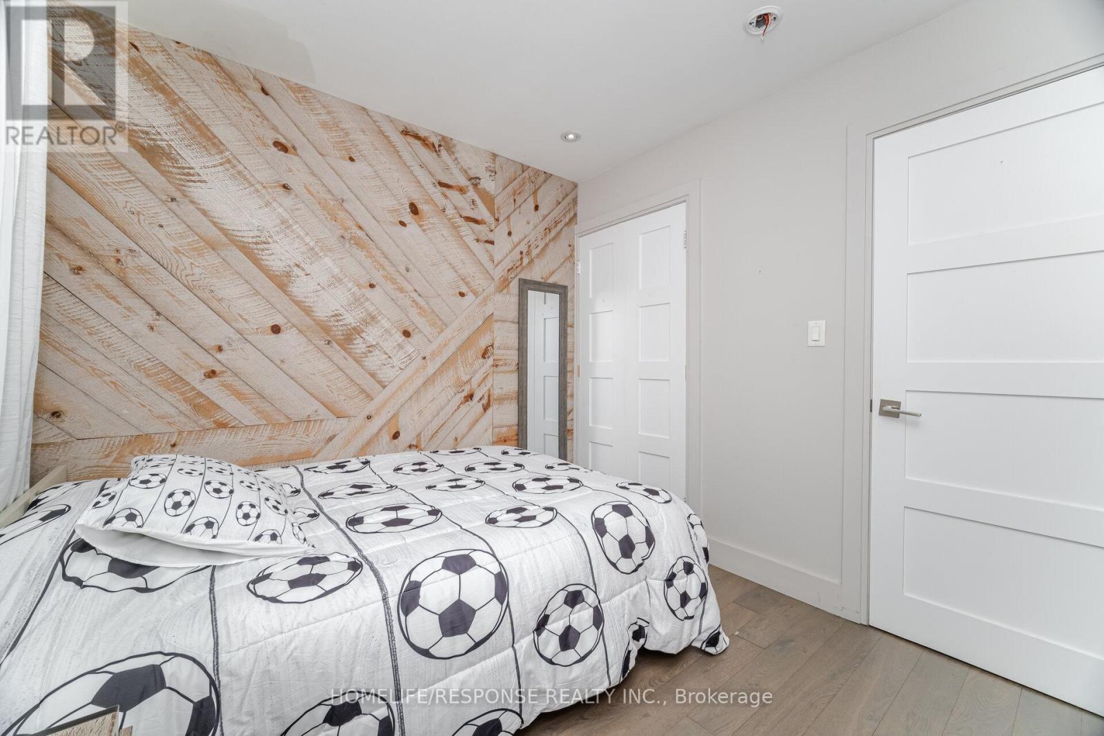 5011 Spruce Avenue, Burlington, ON - Indoor Photo Showing Bedroom