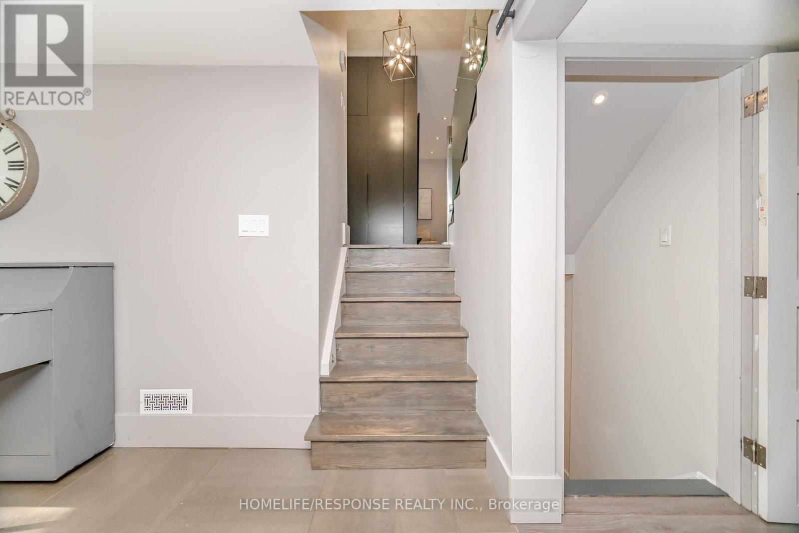 5011 Spruce Avenue, Burlington, ON - Indoor Photo Showing Other Room