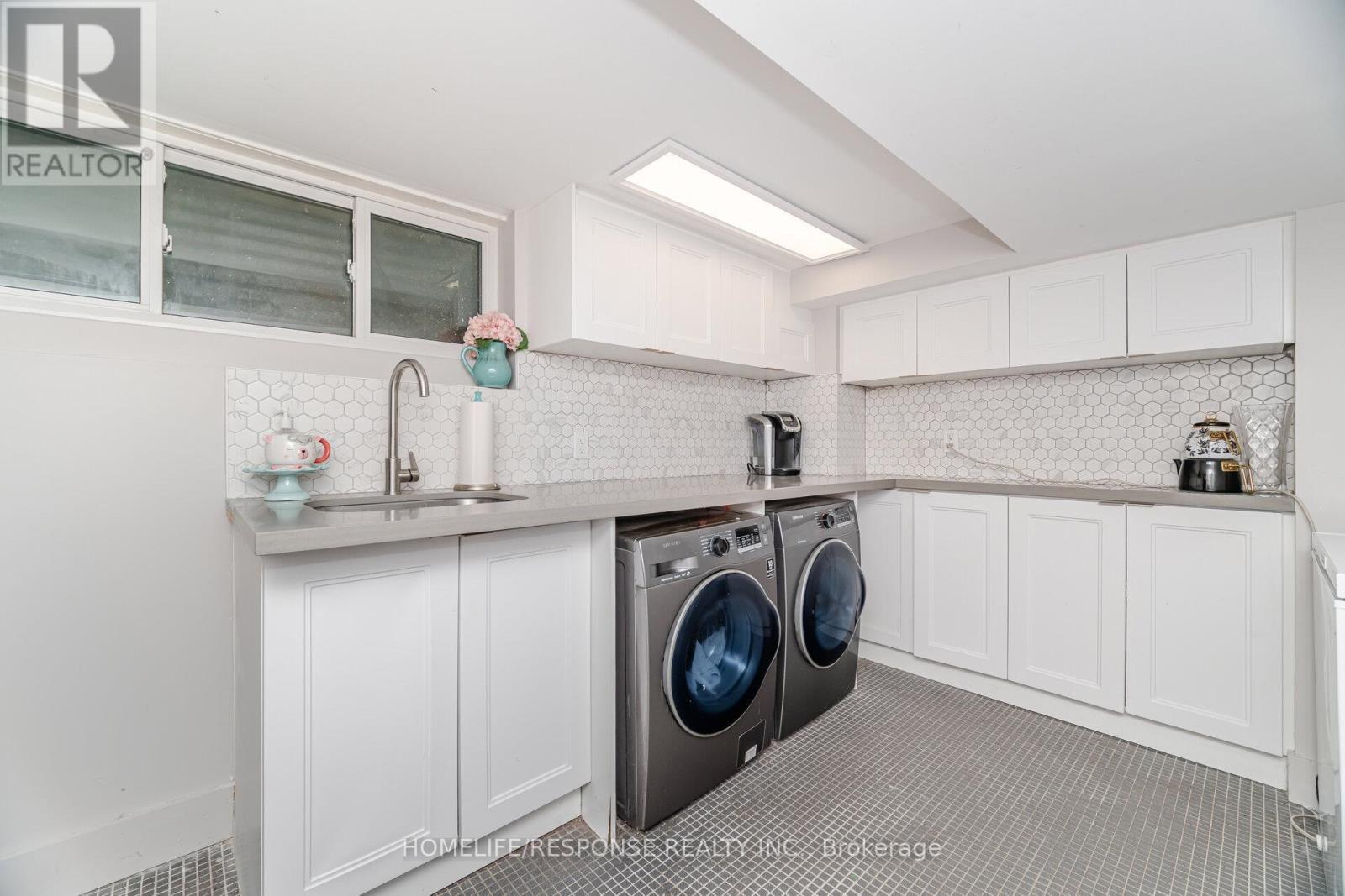 5011 Spruce Avenue, Burlington, ON - Indoor Photo Showing Laundry Room