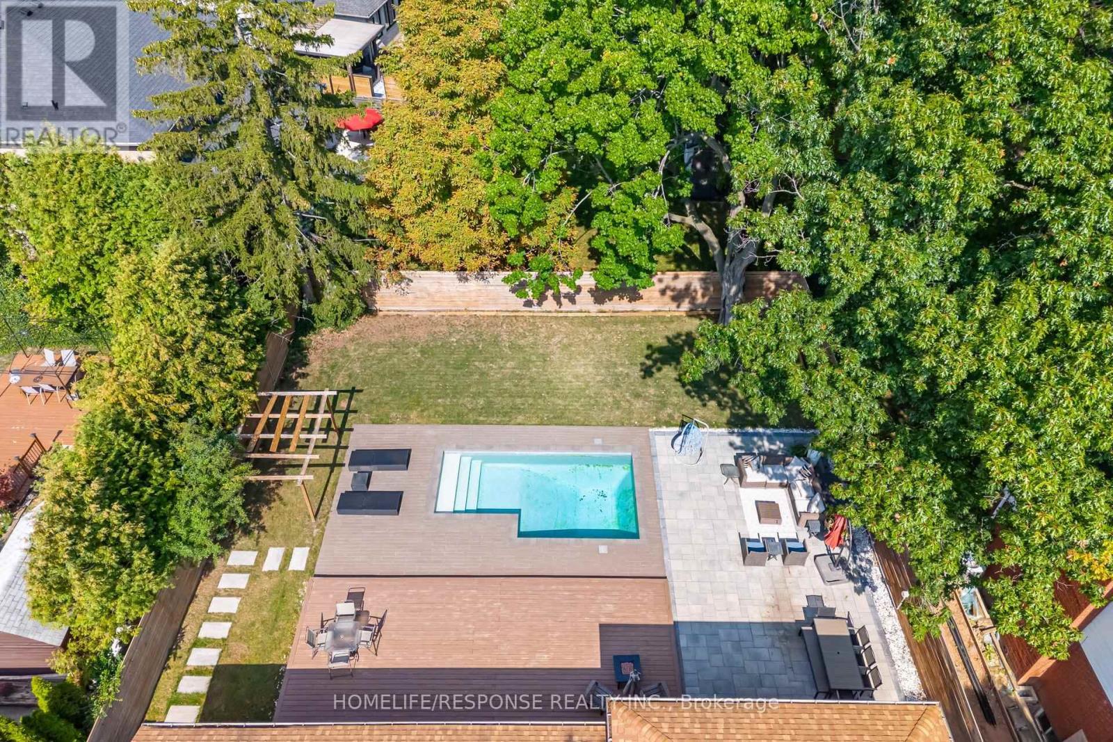 5011 Spruce Avenue, Burlington, ON - Outdoor