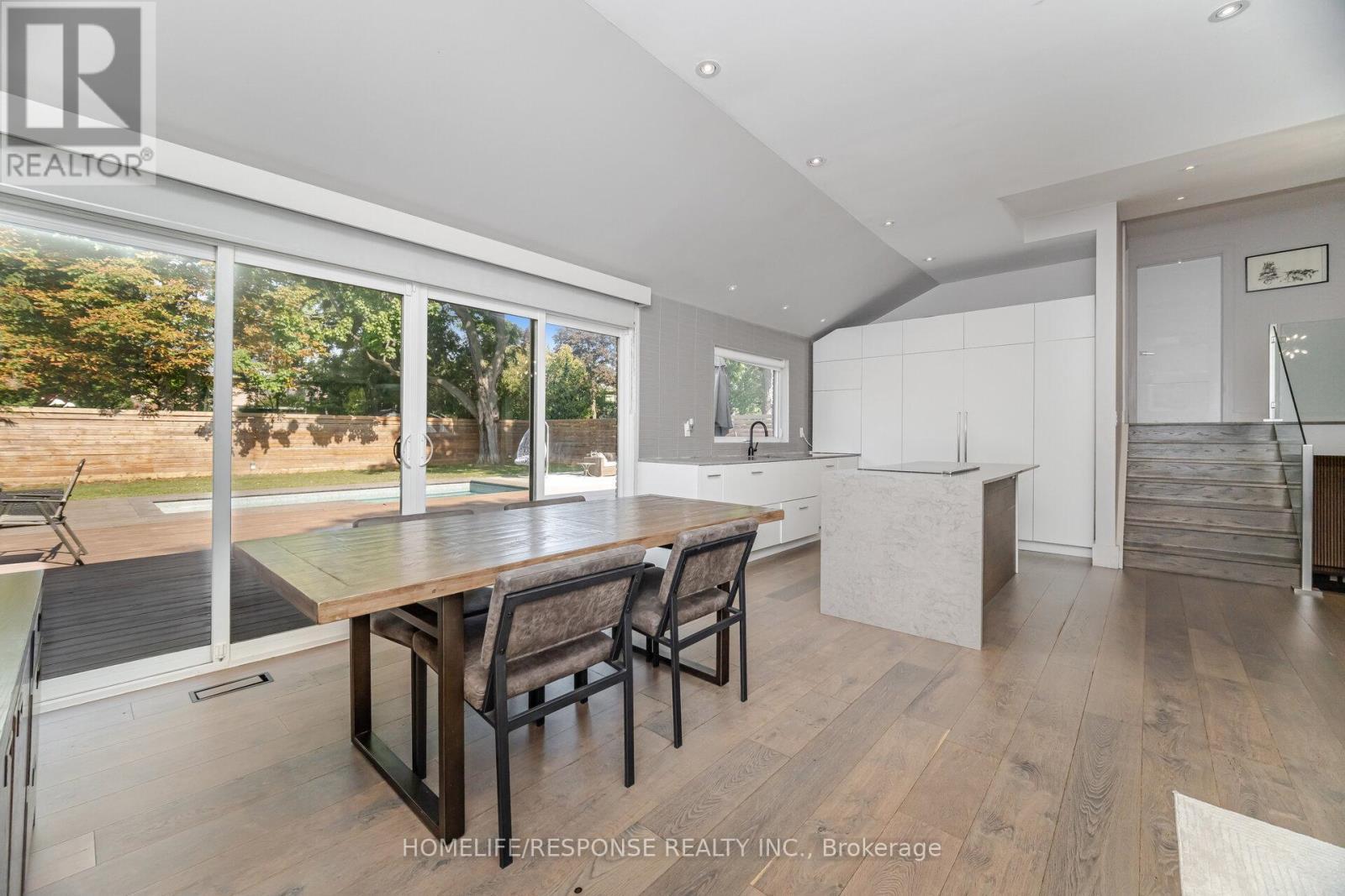 5011 Spruce Avenue, Burlington, ON - Indoor