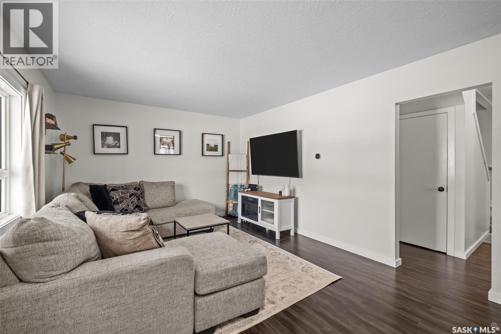 155 24Th Street E, Prince Albert, SK - Indoor Photo Showing Living Room