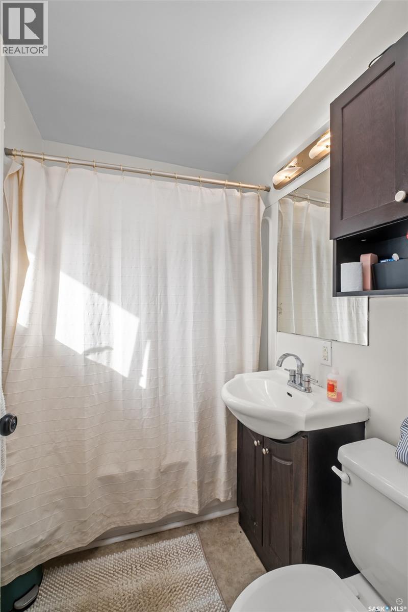 155 24Th Street E, Prince Albert, SK - Indoor Photo Showing Bathroom