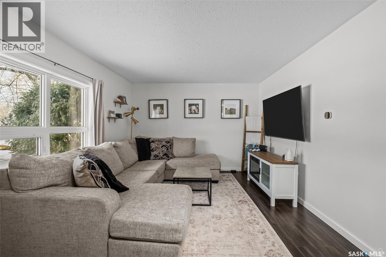 155 24Th Street E, Prince Albert, SK - Indoor Photo Showing Living Room
