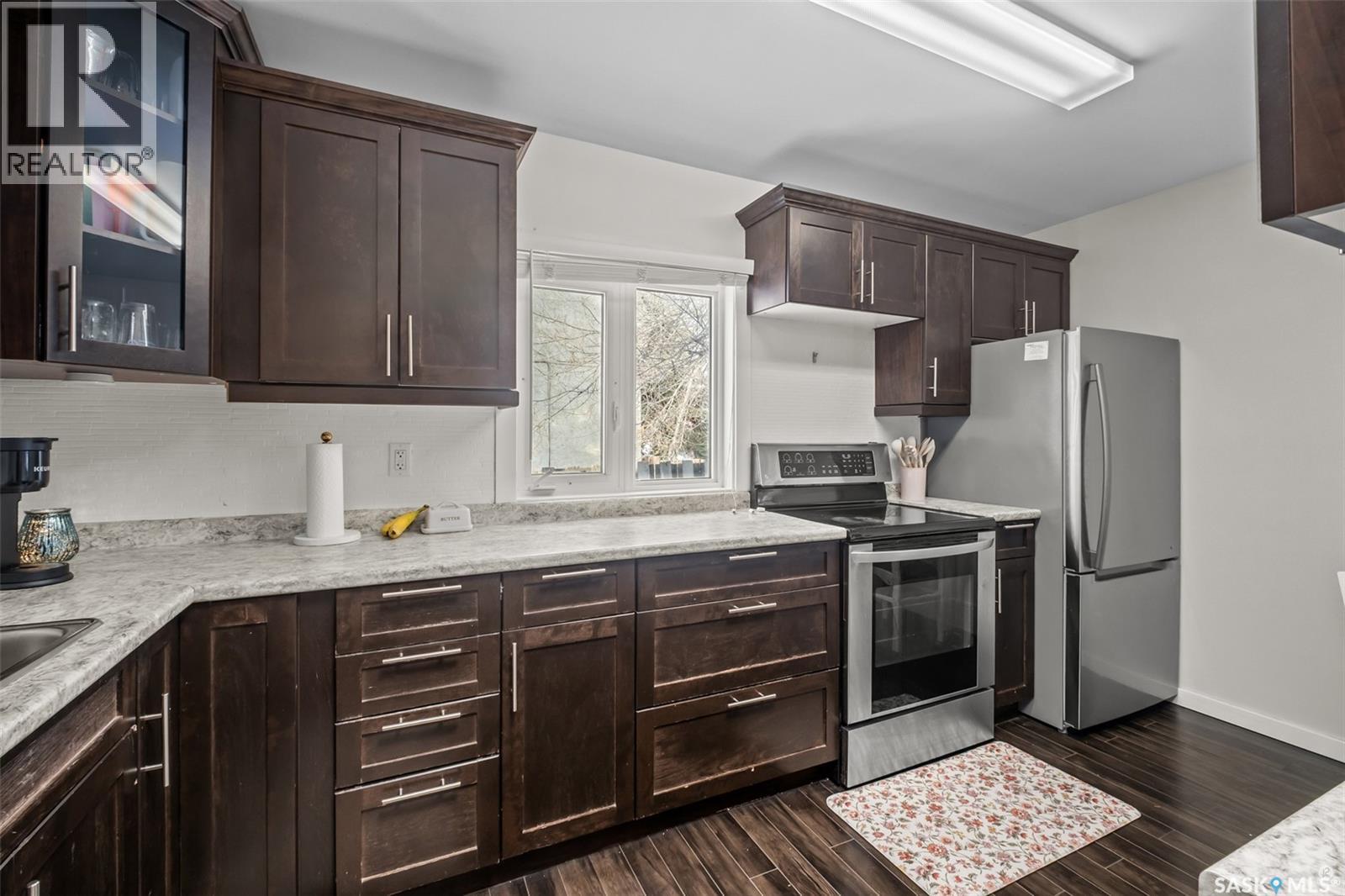 155 24Th Street E, Prince Albert, SK - Indoor Photo Showing Kitchen With Upgraded Kitchen