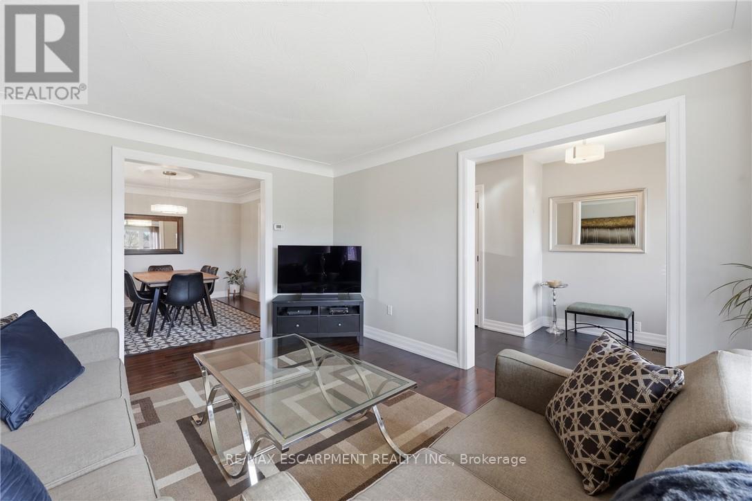 14 Atkins Drive, Hamilton, ON - Indoor Photo Showing Living Room
