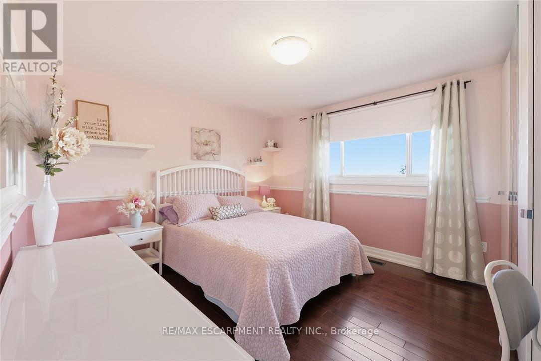 14 Atkins Drive, Hamilton, ON - Indoor Photo Showing Bedroom