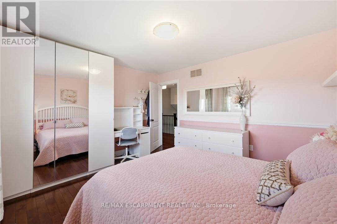 14 Atkins Drive, Hamilton, ON - Indoor Photo Showing Bedroom