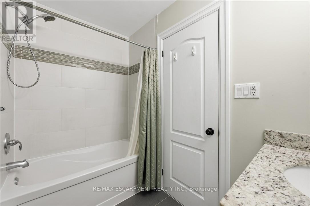 14 Atkins Drive, Hamilton, ON - Indoor Photo Showing Bathroom