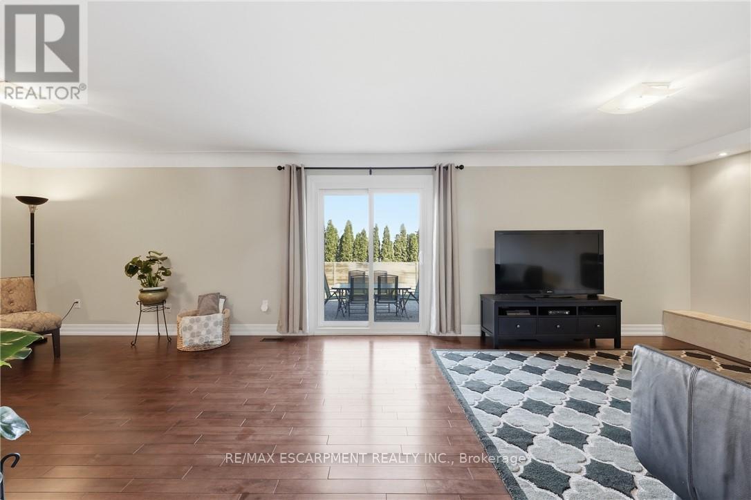 14 Atkins Drive, Hamilton, ON - Indoor Photo Showing Living Room