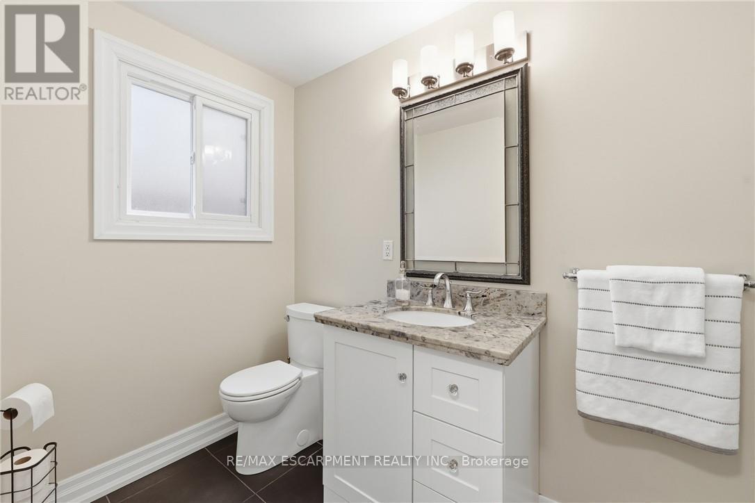14 Atkins Drive, Hamilton, ON - Indoor Photo Showing Bathroom