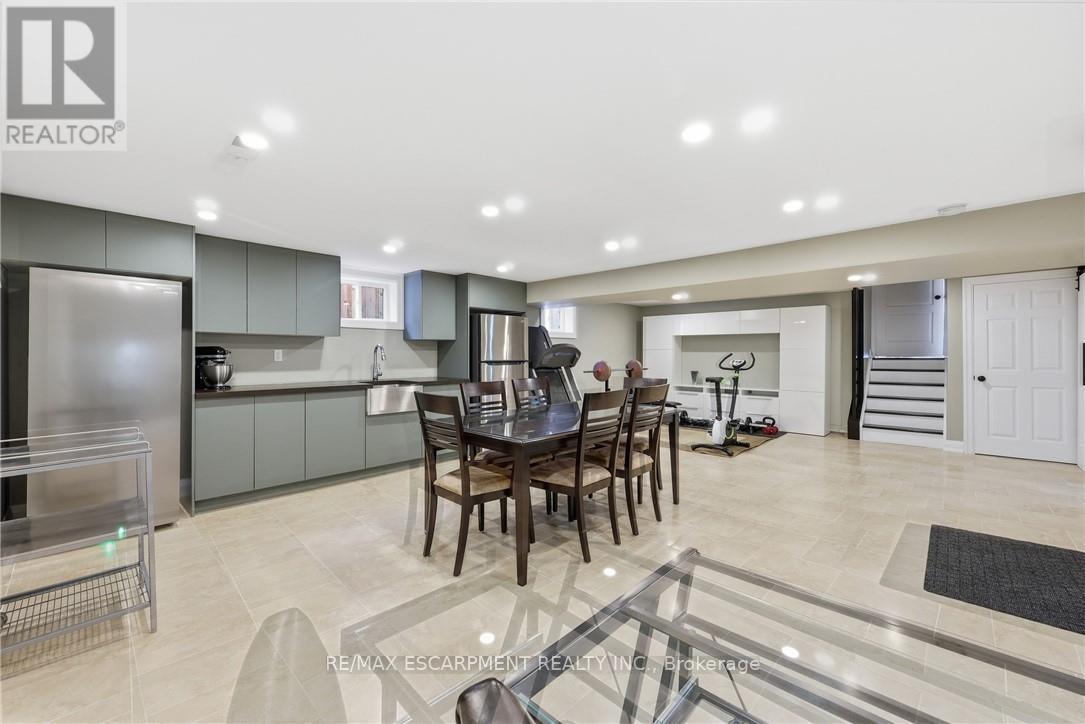 14 Atkins Drive, Hamilton, ON - Indoor