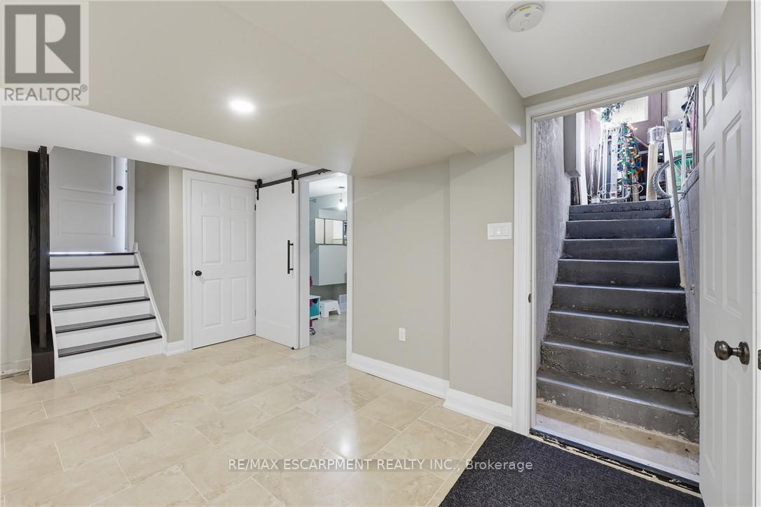 14 Atkins Drive, Hamilton, ON - Indoor Photo Showing Other Room