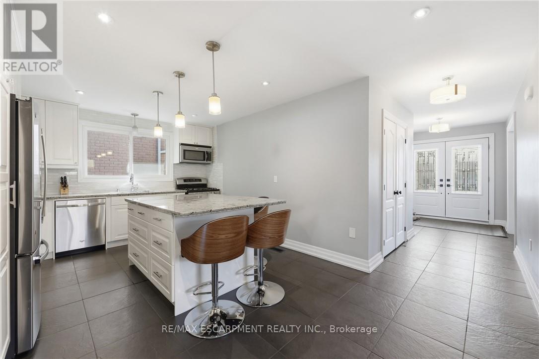 14 Atkins Drive, Hamilton, ON - Indoor Photo Showing Kitchen With Stainless Steel Kitchen With Upgraded Kitchen