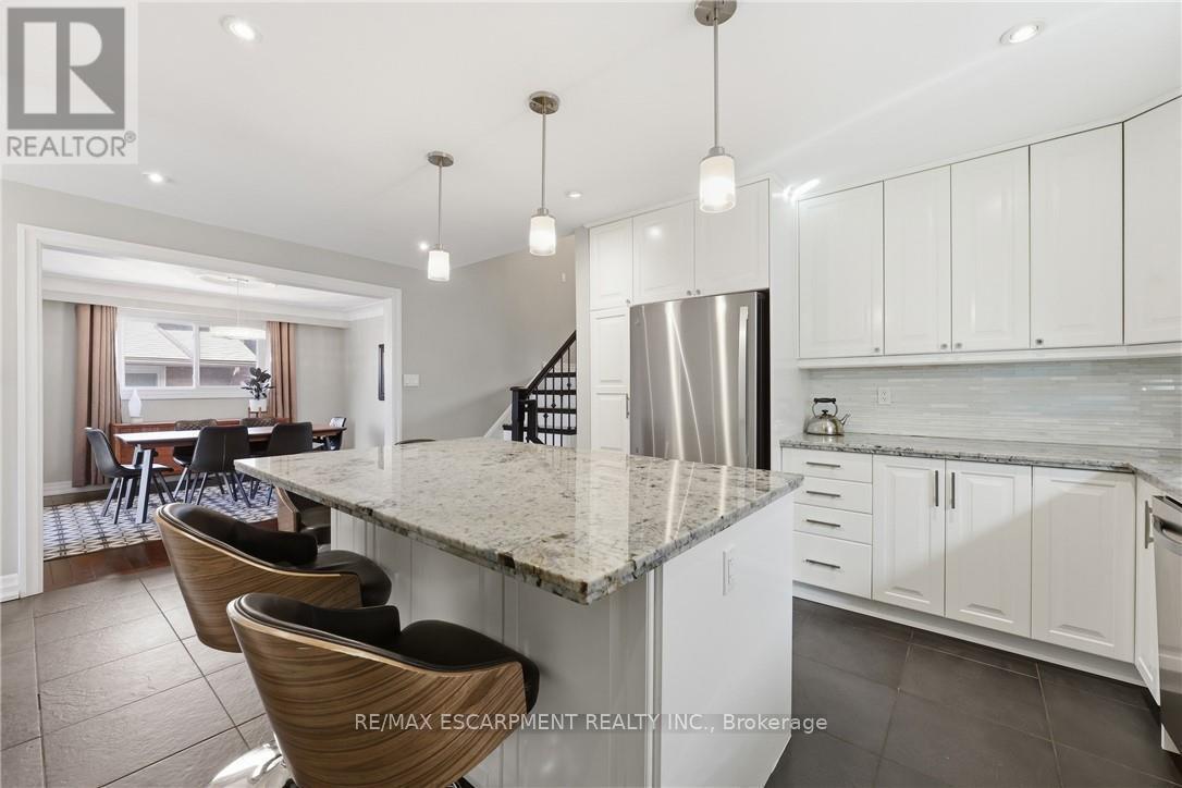 14 Atkins Drive, Hamilton, ON - Indoor Photo Showing Kitchen With Upgraded Kitchen