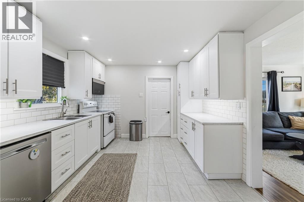 1378 Upper Wellington Street, Hamilton, ON - Indoor Photo Showing Kitchen