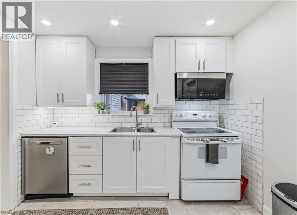 1378 Upper Wellington Street, Hamilton, ON - Indoor Photo Showing Kitchen With Double Sink