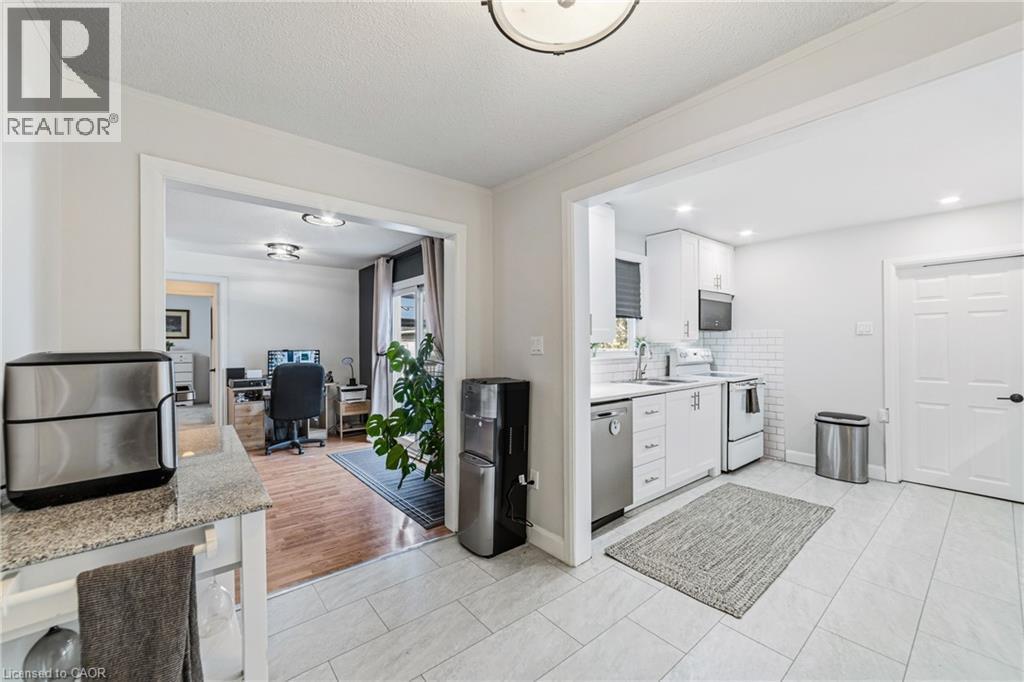 1378 Upper Wellington Street, Hamilton, ON - Indoor Photo Showing Kitchen