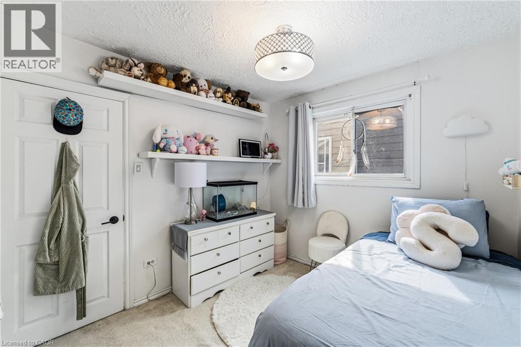 1378 Upper Wellington Street, Hamilton, ON - Indoor Photo Showing Bedroom