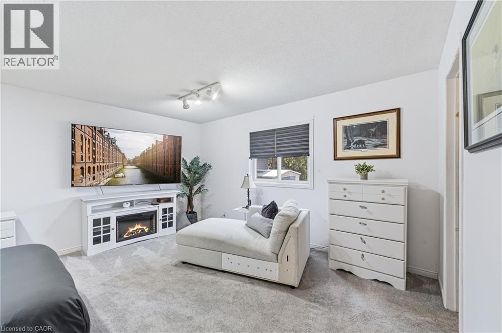 1378 Upper Wellington Street, Hamilton, ON - Indoor Photo Showing Living Room With Fireplace