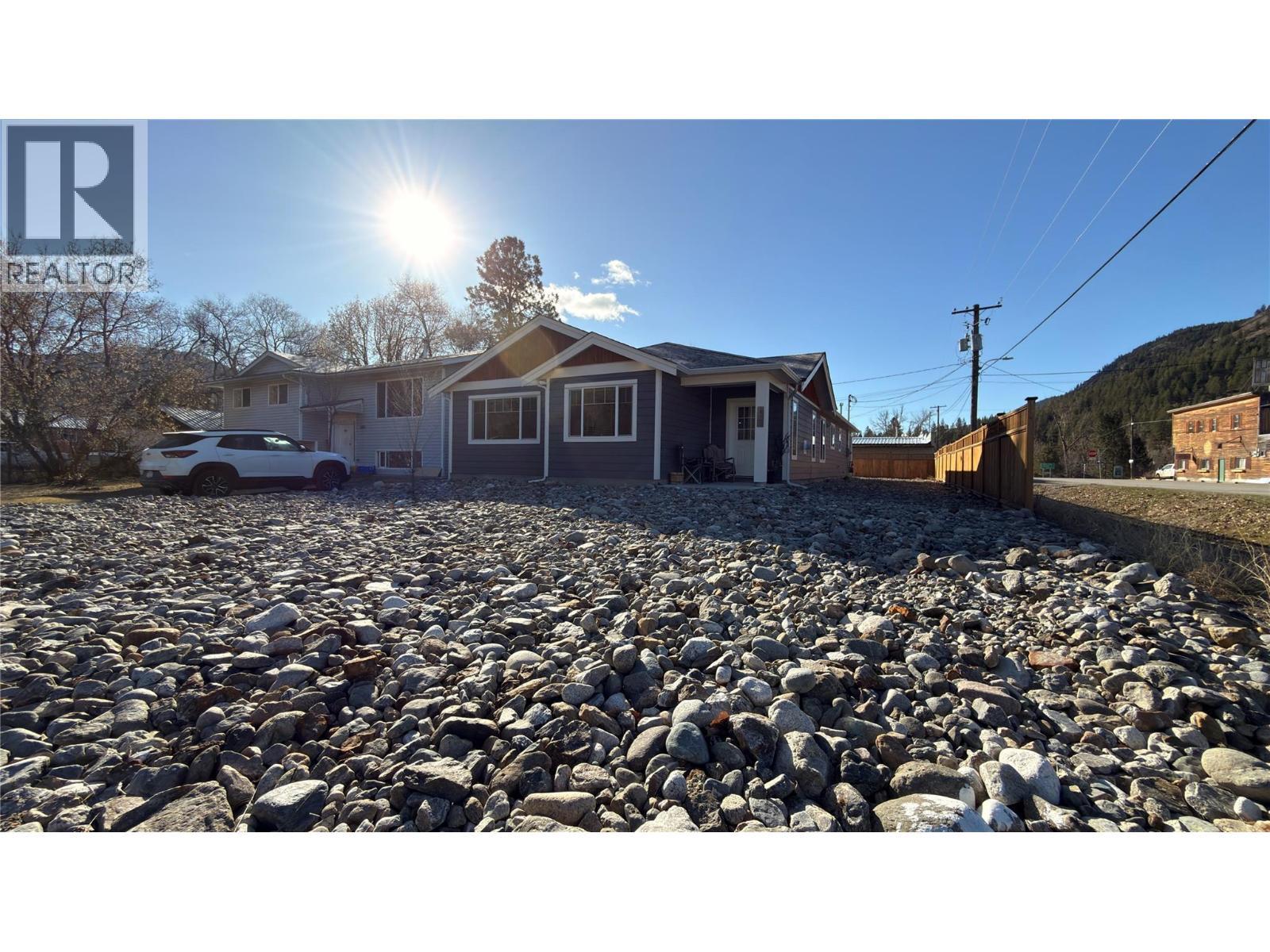 594 Sixth Avenue, Midway, BC - Outdoor