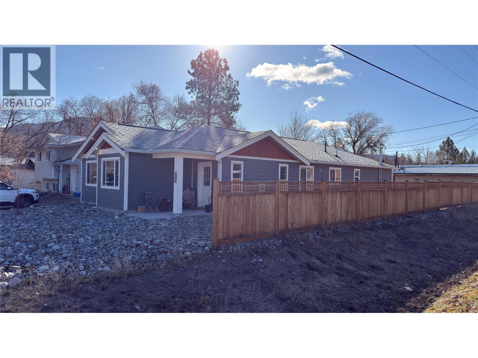 594 Sixth Avenue, Midway, BC - Outdoor