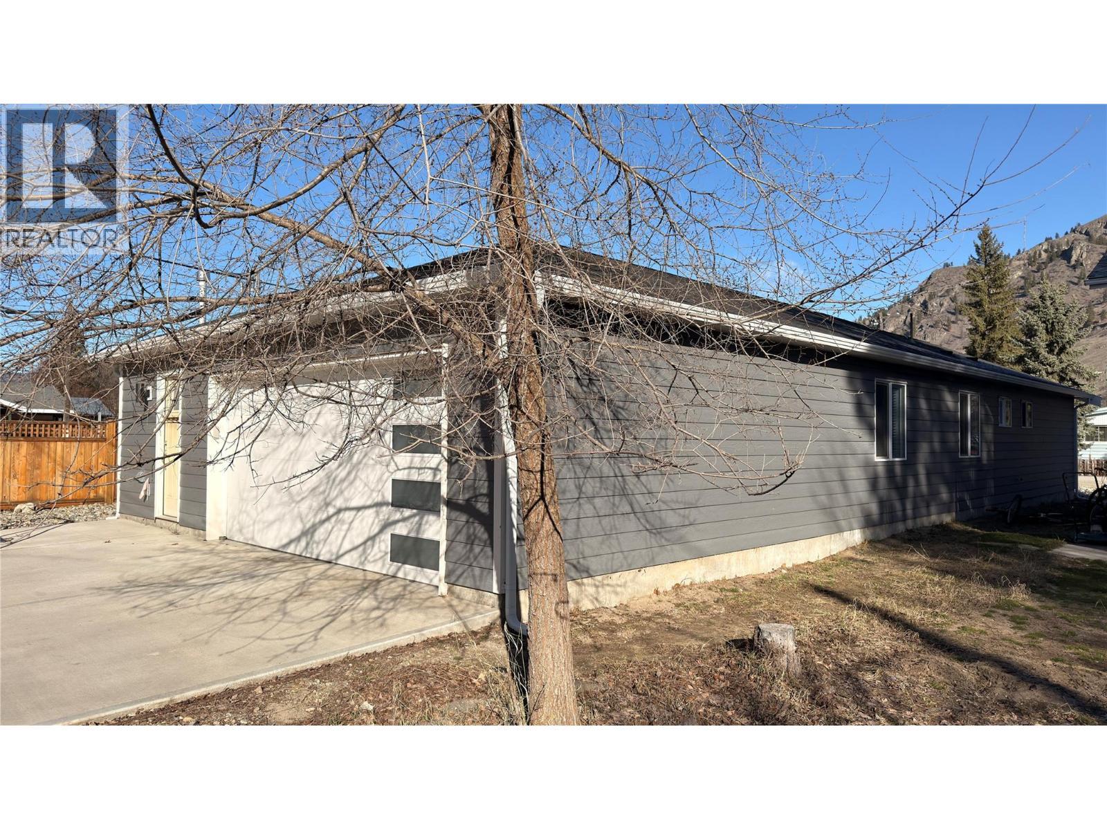 594 Sixth Avenue, Midway, BC - Outdoor