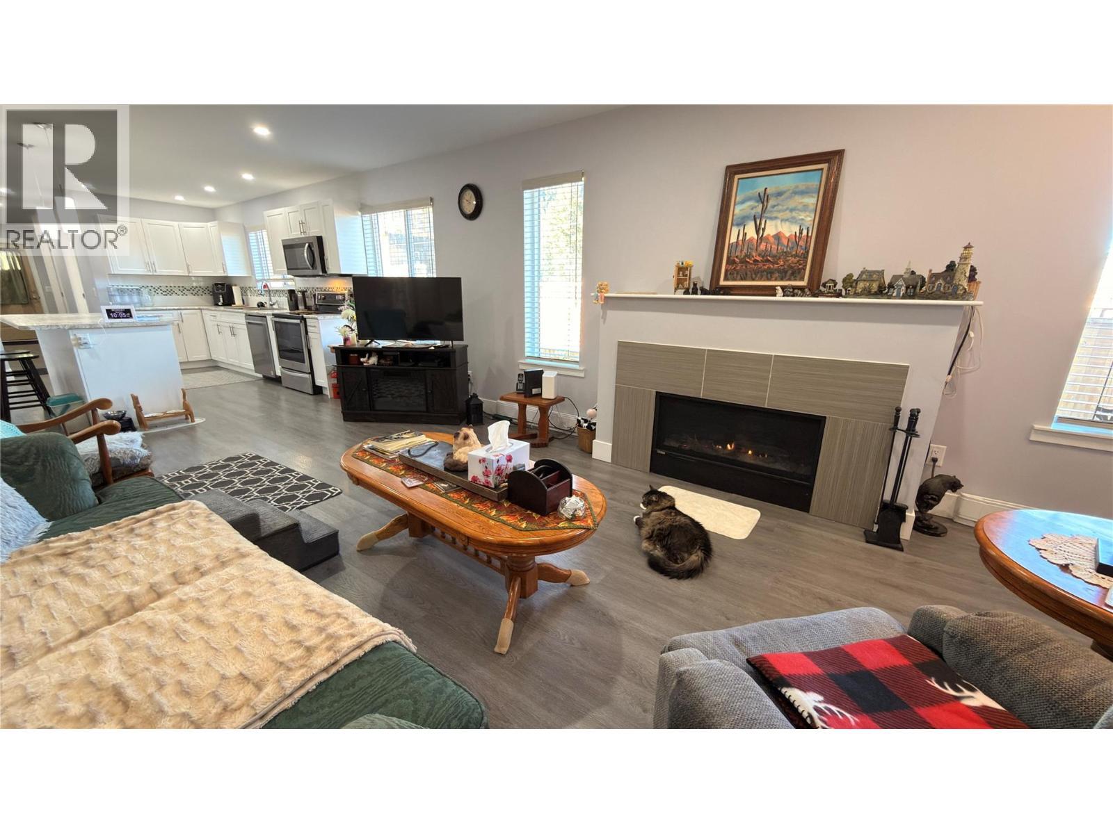 594 Sixth Avenue, Midway, BC - Indoor Photo Showing Living Room With Fireplace