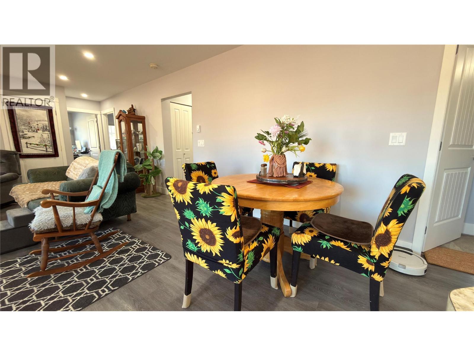 594 Sixth Avenue, Midway, BC - Indoor