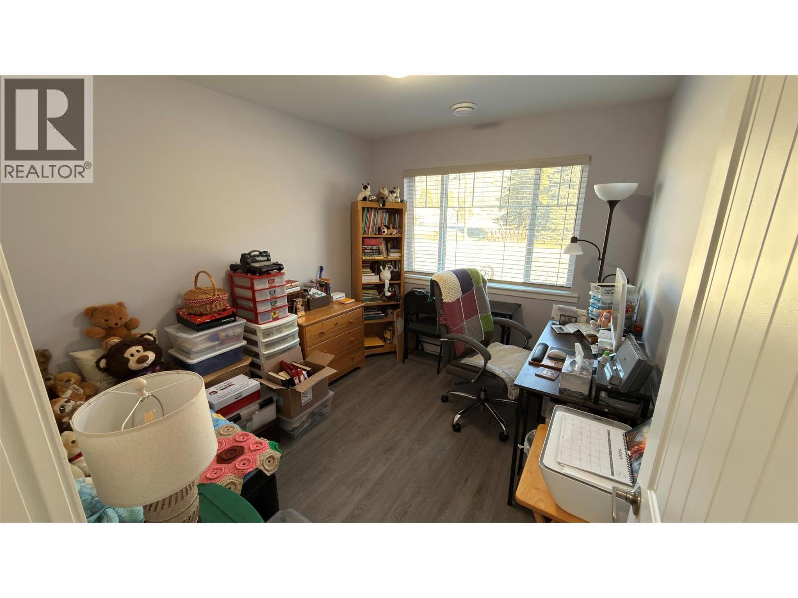 594 Sixth Avenue, Midway, BC - Indoor Photo Showing Office