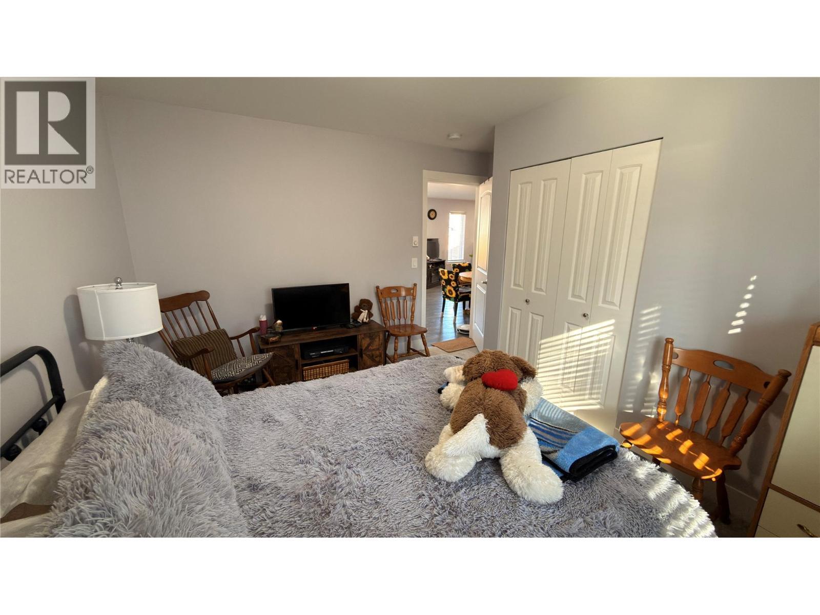 594 Sixth Avenue, Midway, BC - Indoor