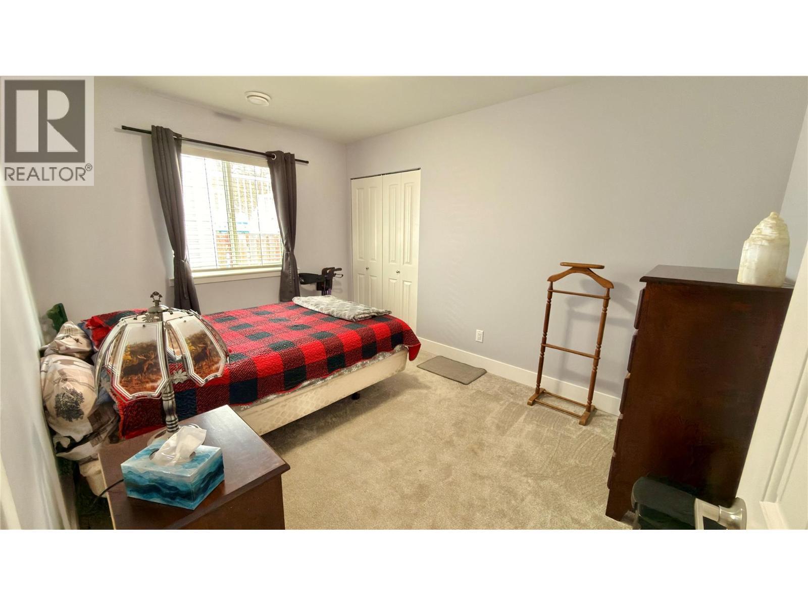 594 Sixth Avenue, Midway, BC - Indoor Photo Showing Bedroom