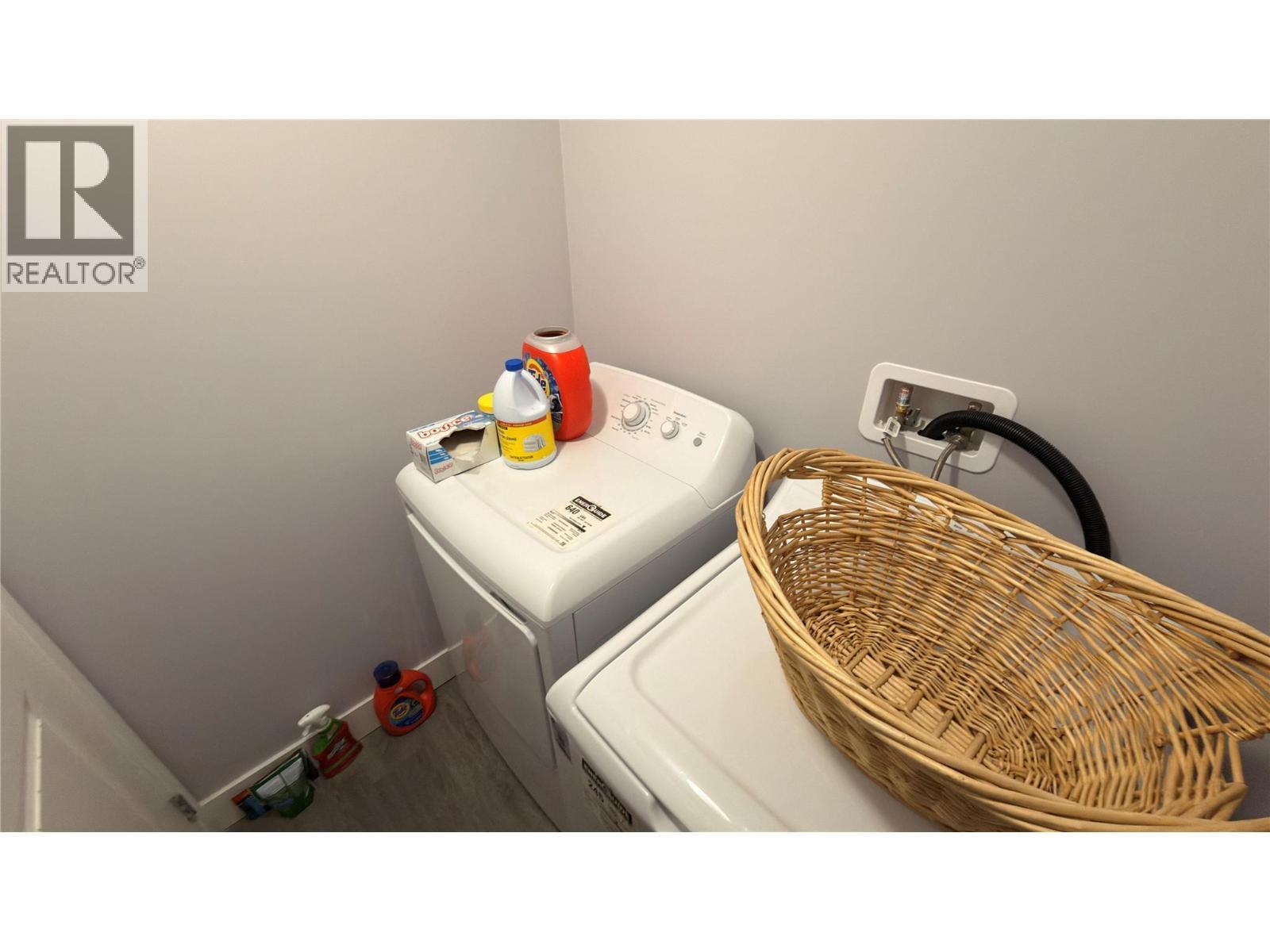 594 Sixth Avenue, Midway, BC - Indoor