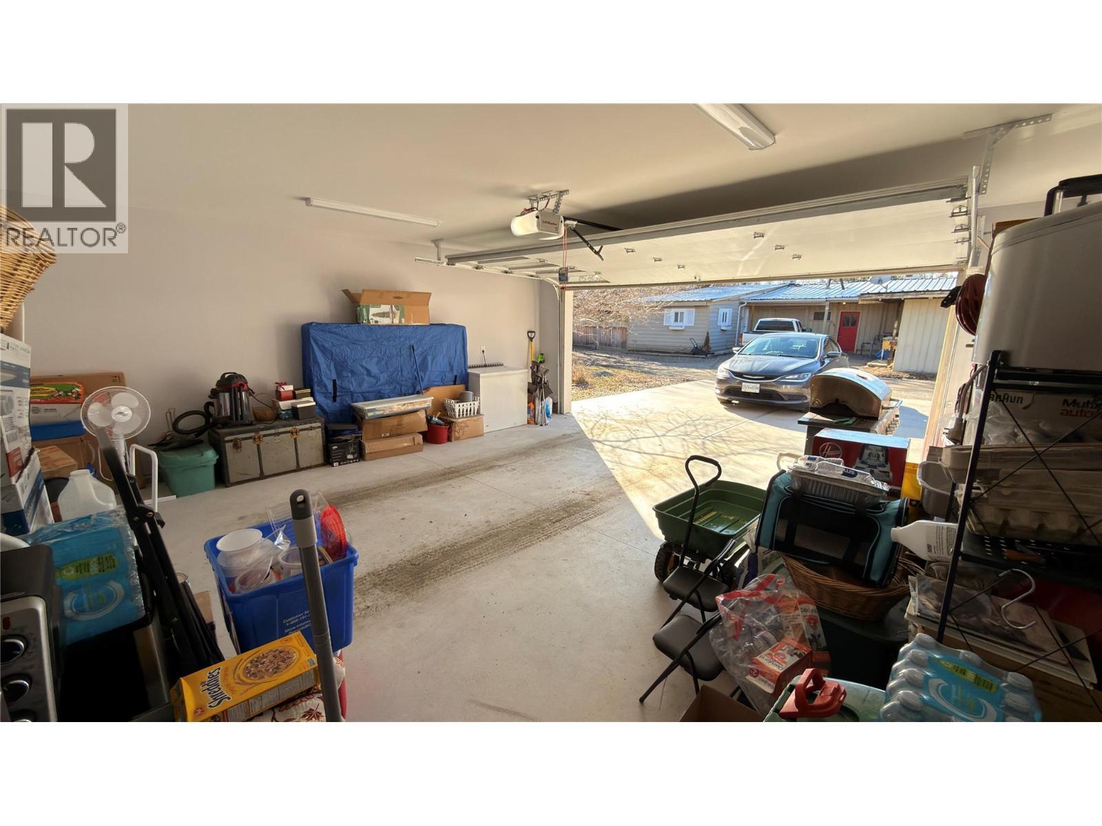 594 Sixth Avenue, Midway, BC - Indoor Photo Showing Other Room