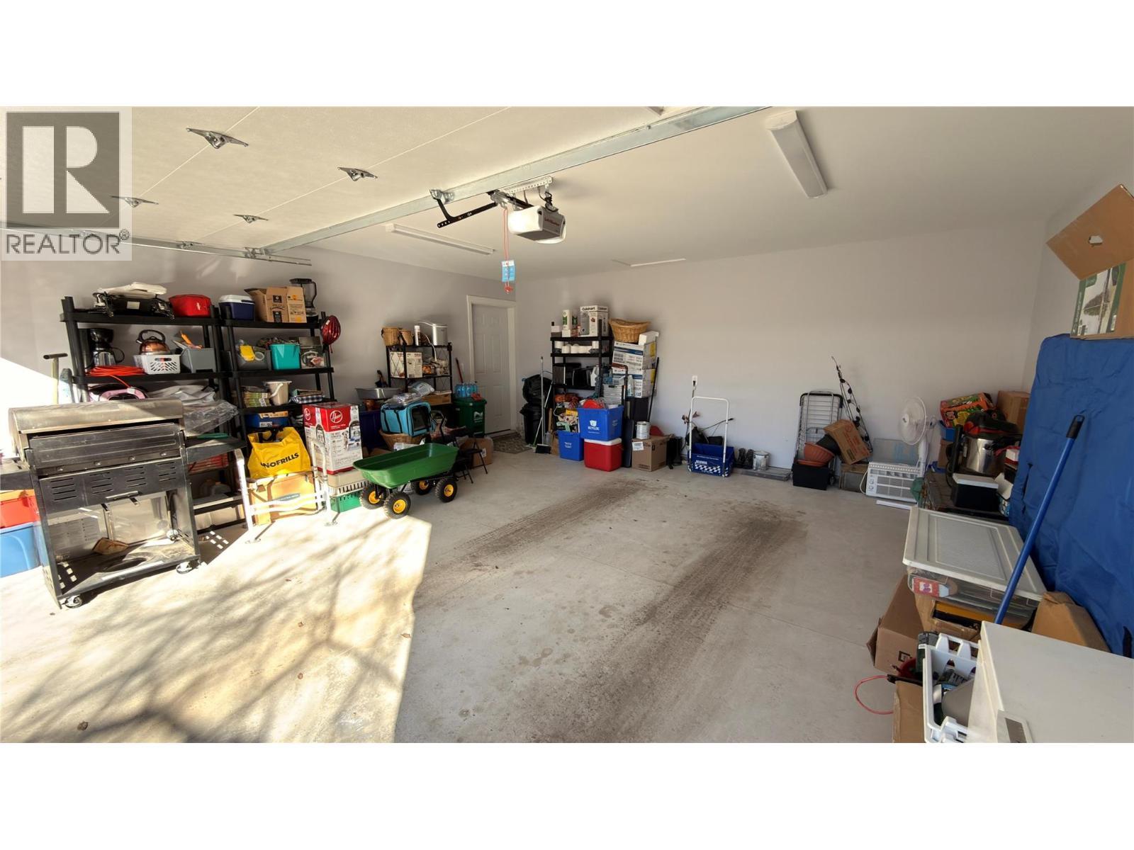 594 Sixth Avenue, Midway, BC - Indoor Photo Showing Garage
