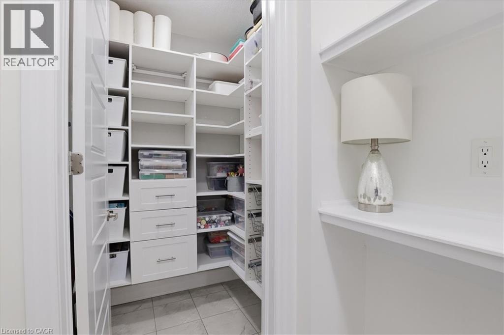 328 Shady Glen Crescent, Kitchener, ON - Indoor With Storage