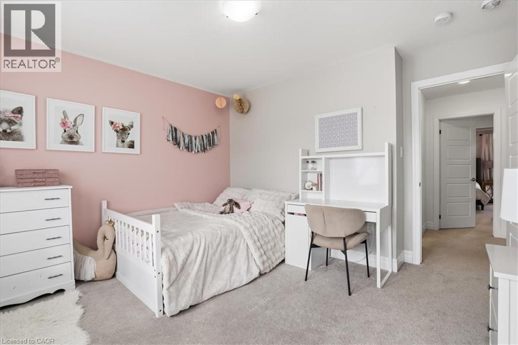 328 Shady Glen Crescent, Kitchener, ON - Indoor Photo Showing Bedroom