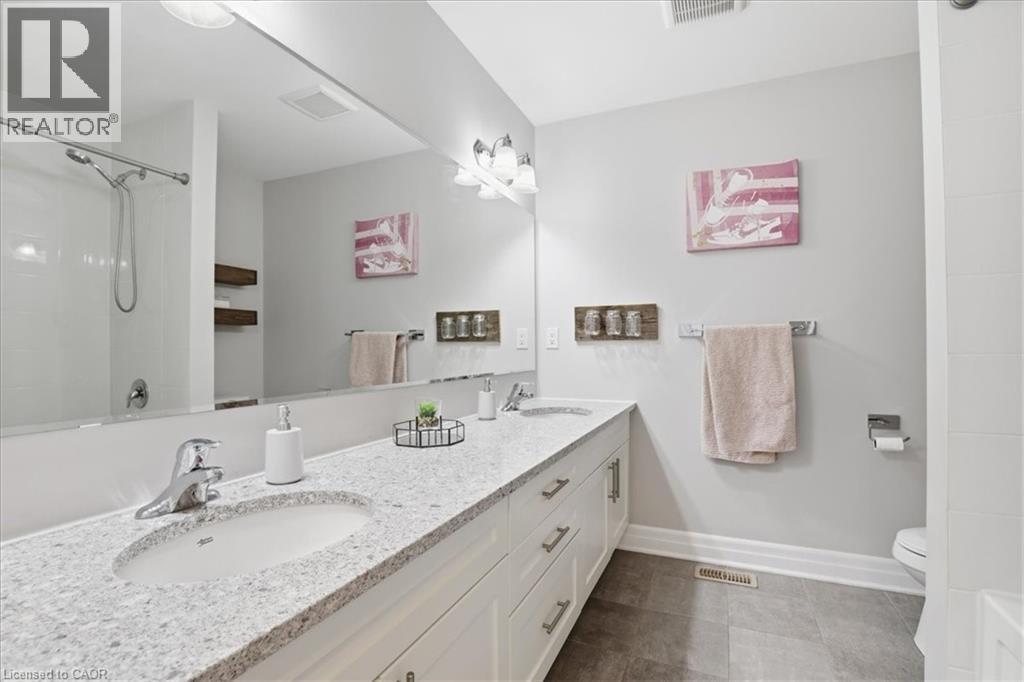 328 Shady Glen Crescent, Kitchener, ON - Indoor Photo Showing Bathroom